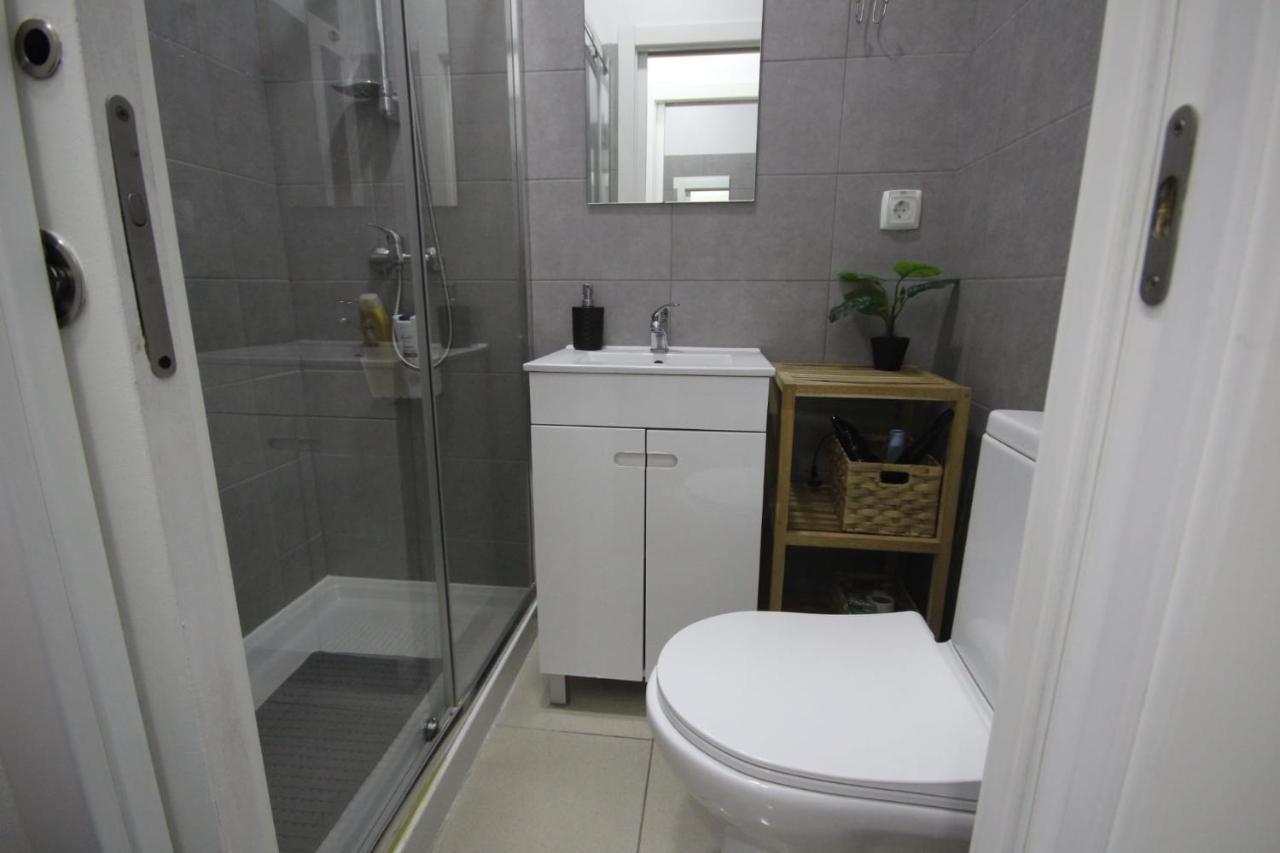 Nautic M1 R2 - Classy & Cozy Double Room With Shared Bathroom In Marques Pombal Lisbon Bagian luar foto